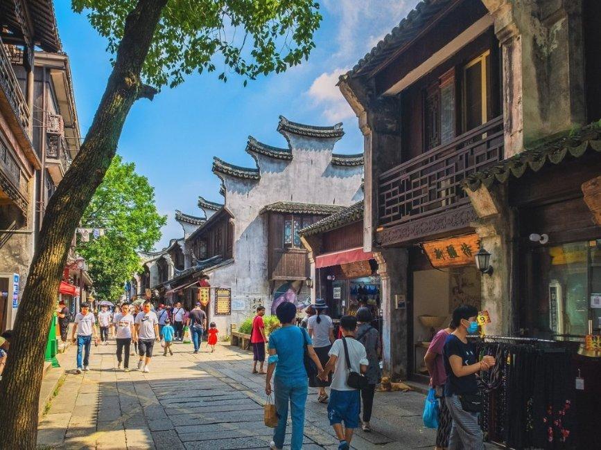 拼搏奋进 让美好蓝图变为施工图实景图——我市社会各界热议政府工作报告